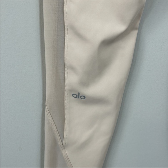 ALO Airlift High Waist Ballet Dream Legging Mesh Side Panel Performance Cream XS - Picture 11 of 13